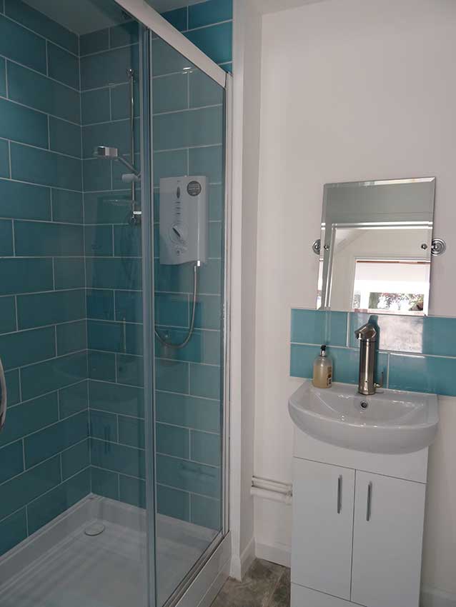 Shower room in flat for short term rent